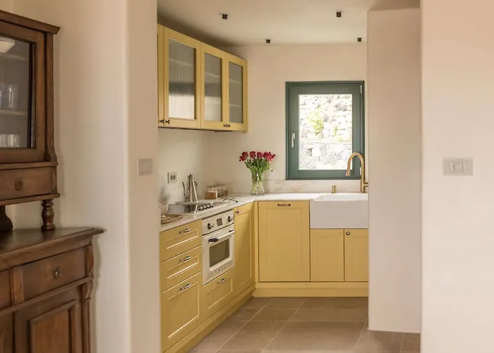 Patina Vivera Estate Santorini Pýrgos